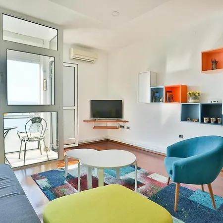 West Coast View Apartment *